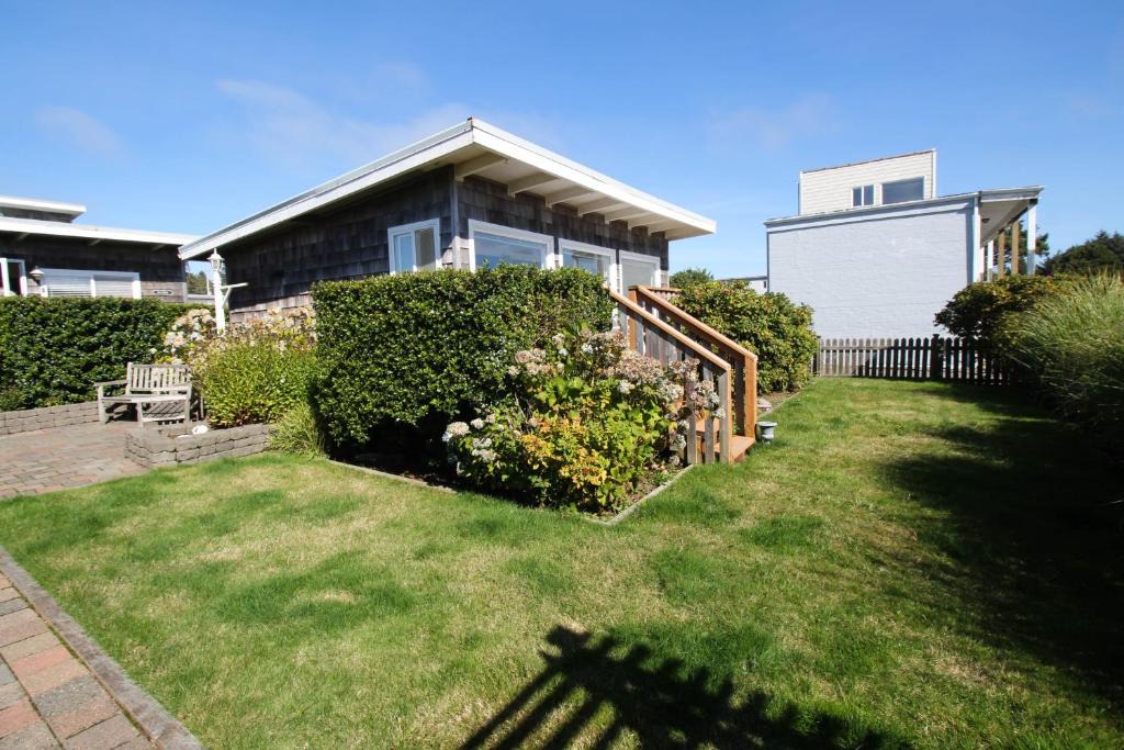 Pacific Beach House | Periwinkle