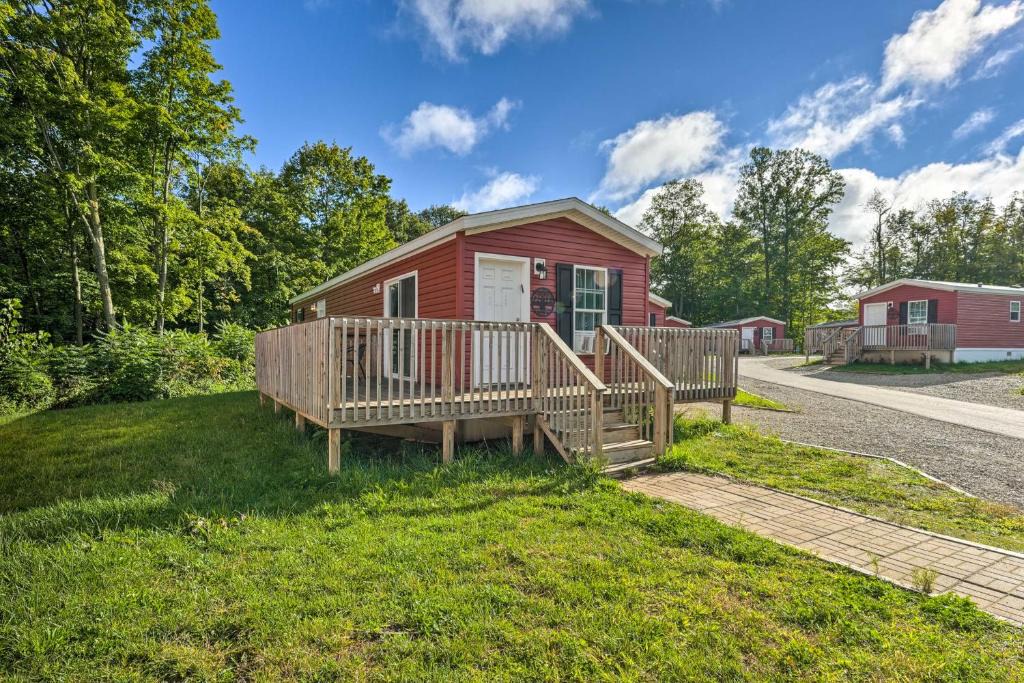 Cassopolis House | Pet-Friendly Cassolopis Escape, Near Lake!