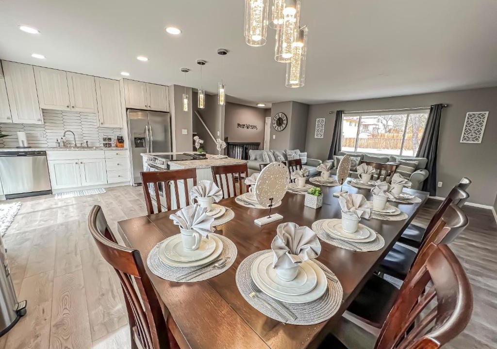 Rustic Hills Villa | Pet Friendly Close to all Attractions. MTN Views!