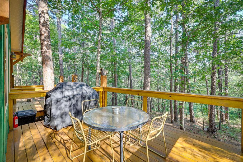 Eureka Springs House | Pet-Friendly Eureka Springs Rental w/Private Deck