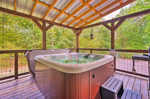 Broken Bow House | Pet-Friendly Home w/Deck in Broken Bow!