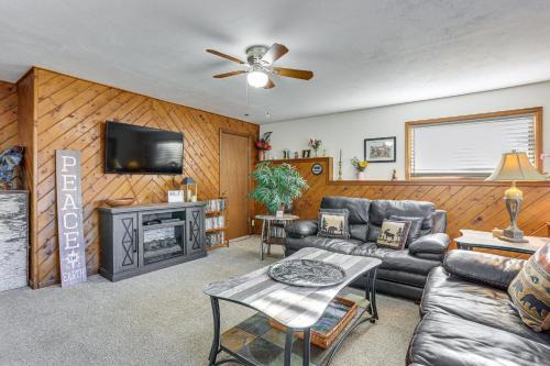 Pine Apartment | Pet-Friendly Pine Home: Near Hiking & Fishing!