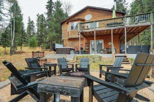 Florissant House | Pinetop Cabin Hot Tub BBQ Arcade Scenic Escape