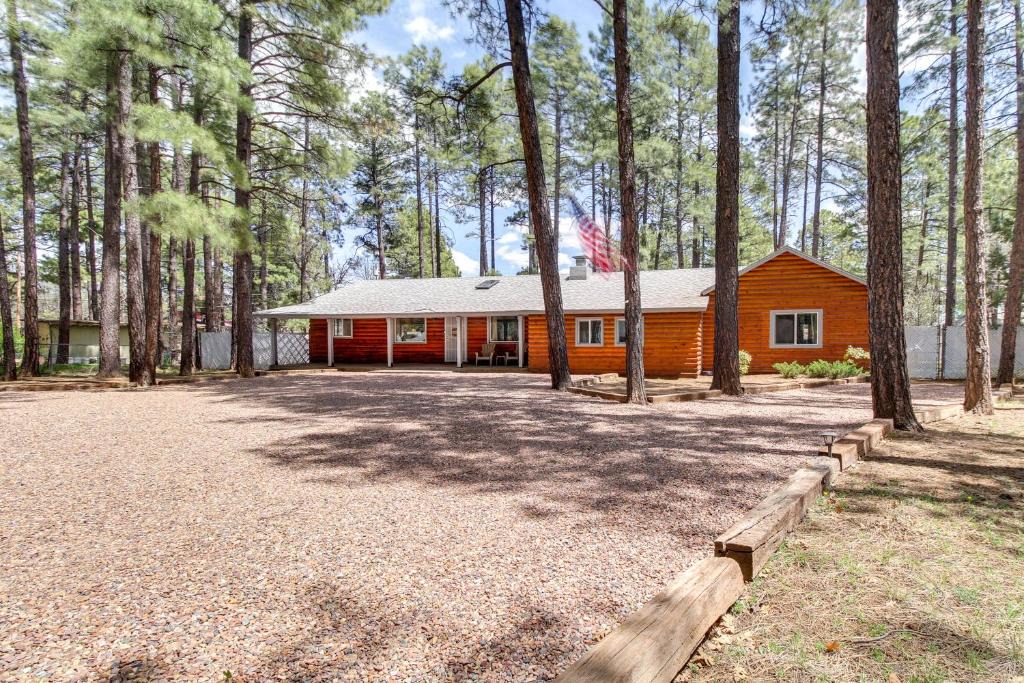 Pinetop House | Pinetop-Lakeside Cabin, Walk to Woodland Lake Park