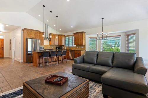 Eden House | Piney Ridge TR6 Hot Tub Pool