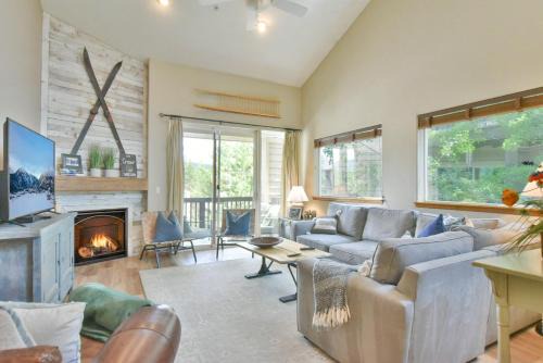 Frisco Apartment | Pointe at Lake Dillon Townhome: Hot Tub, Mountain Views