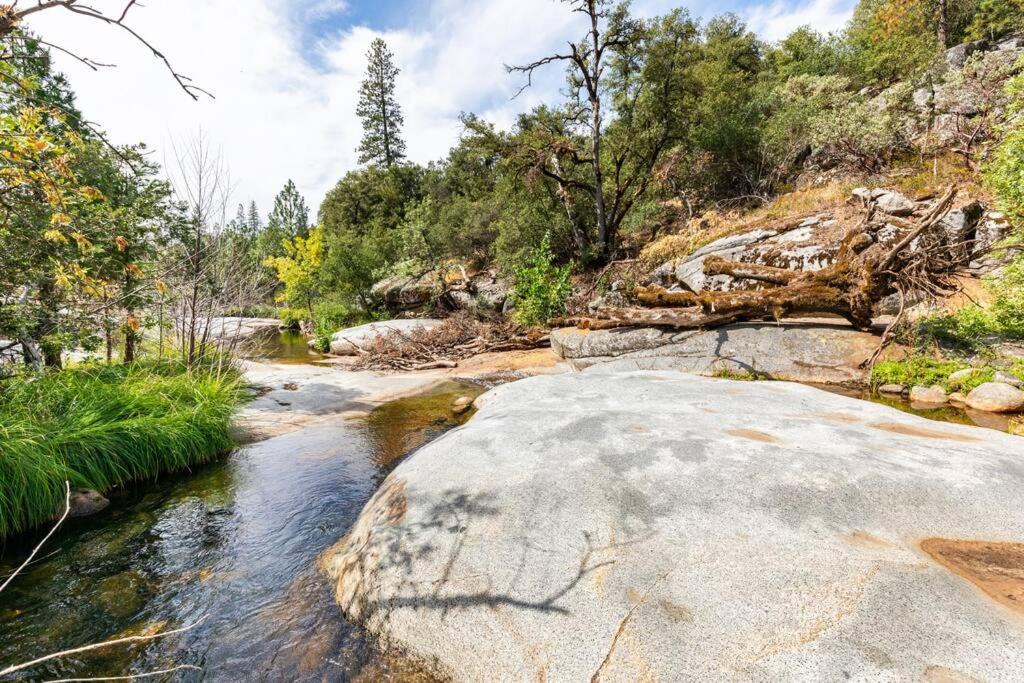Mariposa House | Ponderosa Creekside Retreat