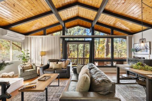 Groom Creek House | Ponderosa HideAway 4-BR CabinMtn ViewTrailsBrbq