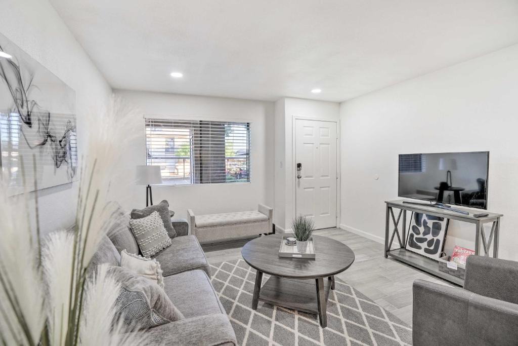 North Mountain House | Pool Access! Condo Near Peoria Sports Complex