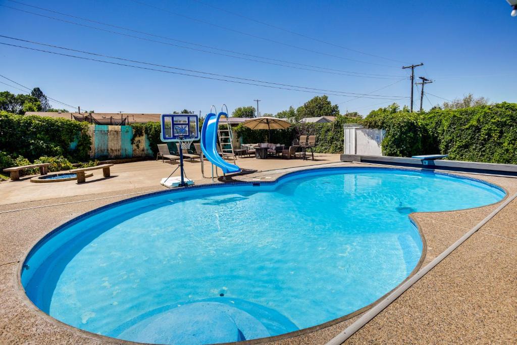 Roy Apartment | Pool & Hot Tub Access: Luxury Roy Oasis!