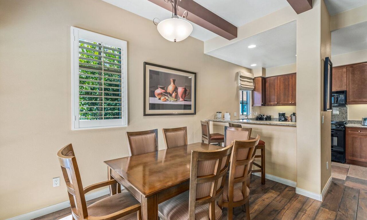La Quinta Condo | Poolside! Stunning Villa near sparking pool & large spa, Garage, Pet Friendly! (L62-2)