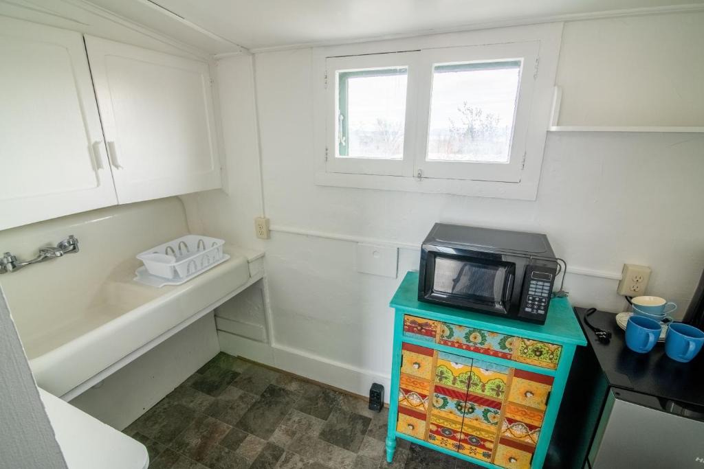 Helena Apartment | Pope House - Hist. Mansion - The Wild(e) Suite