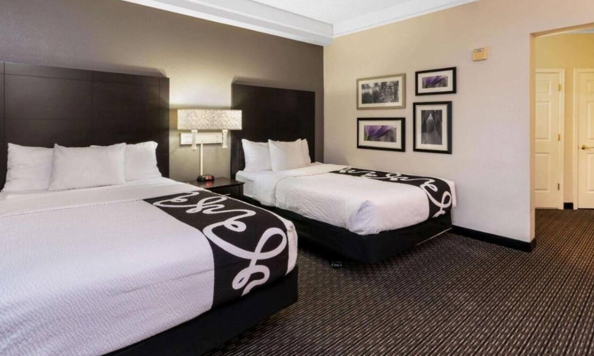 Superstition Springs House | Prime Location! 2 Sleek Units, Onsite Pool, Free Parking, Free Breakfast
