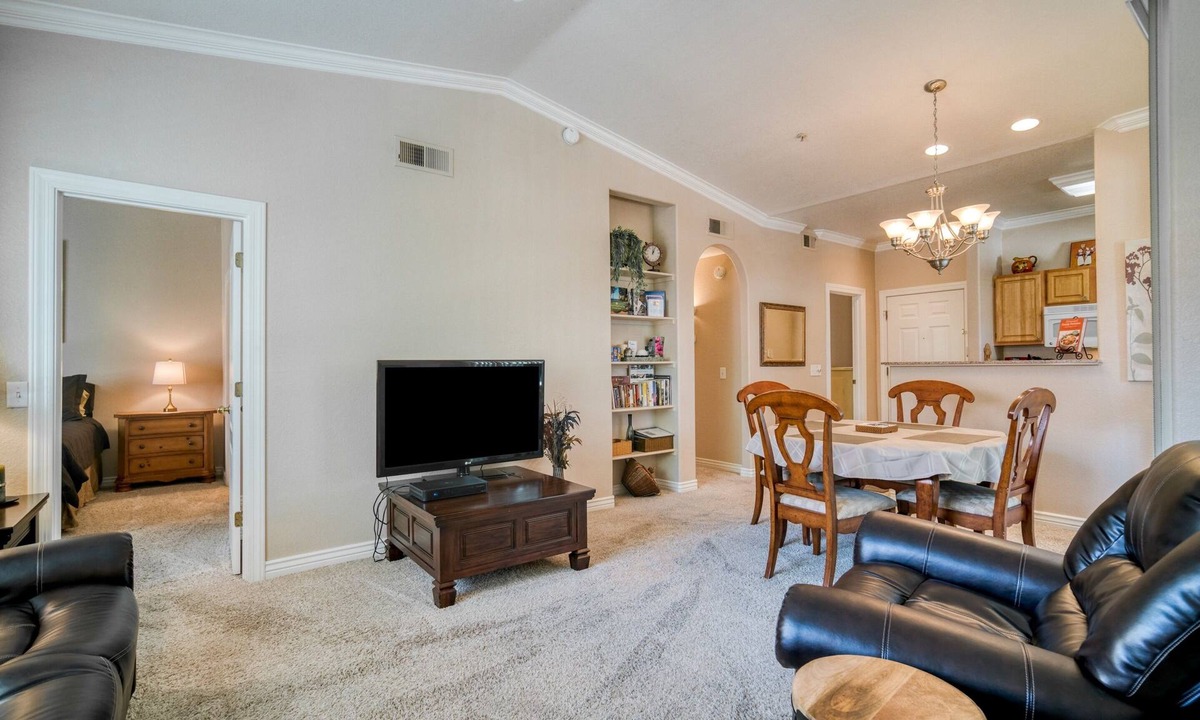 Deer Valley House | Pristine Top Floor Condo With Access To Clubhouse & Pools by RedAwning