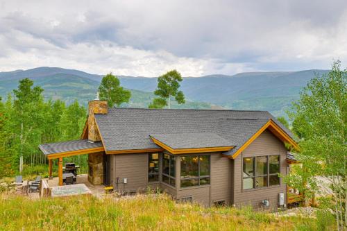 Silverthorne House | Private 1+ Acre & Hot Tub: Silverthorne Mtn Escape