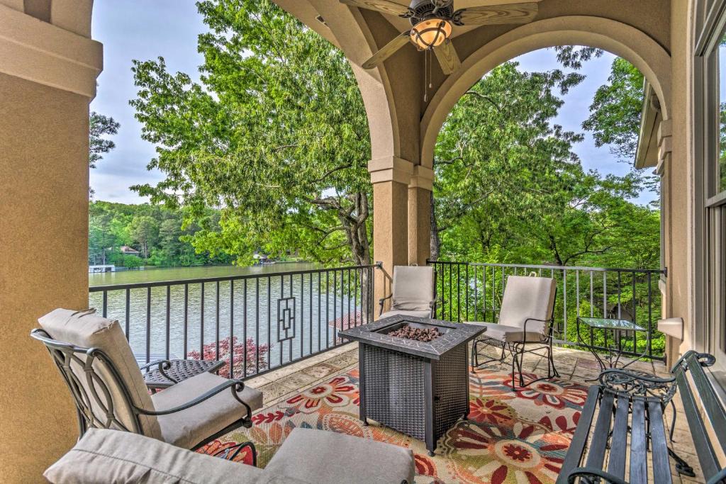 Mid America House | Private Dock + Water Views: Hot Springs Abode!
