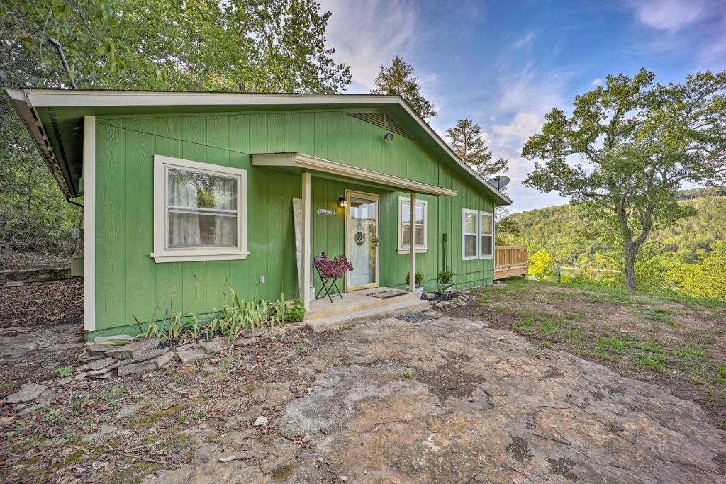 Beaver House | Private Eureka Springs Retreat w/Hot Tub!