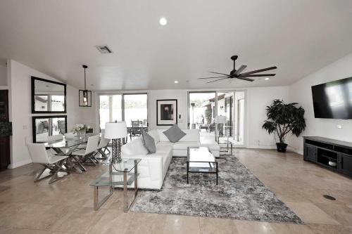 South Scottsdale House | Private Executive Home, Pet Friendly, Walkable