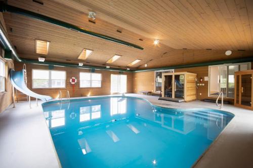 Village of Lakewood House | Private Heated Pool House with Sauna CL