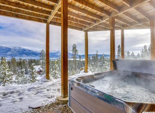 Grand Lake House | Private Hot Tub Mtn-View Grand Lake Cabin