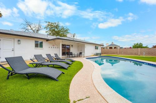 Newcastle Village House | Private Pool Haven Backyard & Putting Green