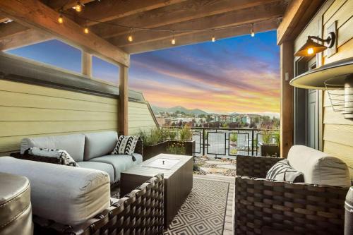 Kimball Junction House | Private Rooftop Hot Tub Views Bumper Pool Table High-Speed WiFi & Fireplace