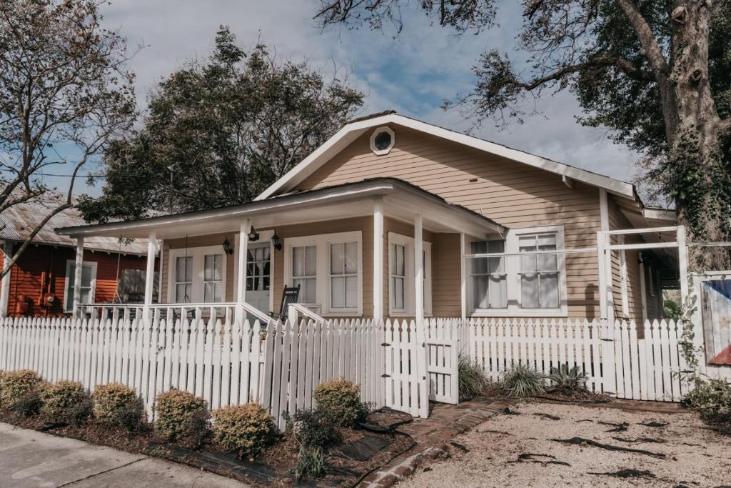 Freetown - Port Rico Apartment | Private Studio - Downtown 1Br 1Bath
