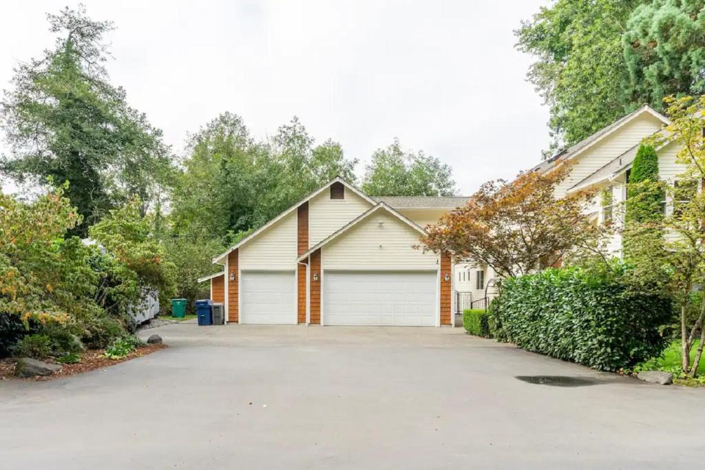 Auburn House | Private Waterfront Retreat near downtown Auburn