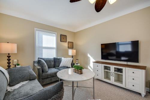 Cedar Rapids House | Quaint Cedar Rapids Home, 4 Mi to Downtown!