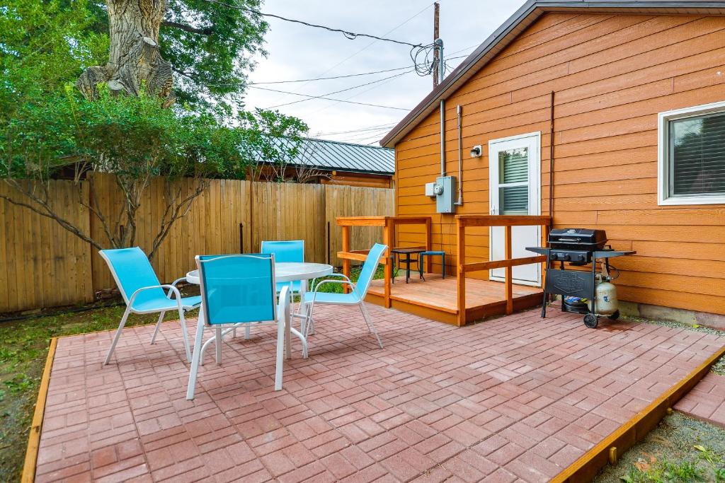 Cody House | Quaint Cody Cottage w/Grill: Walk to Downtown!