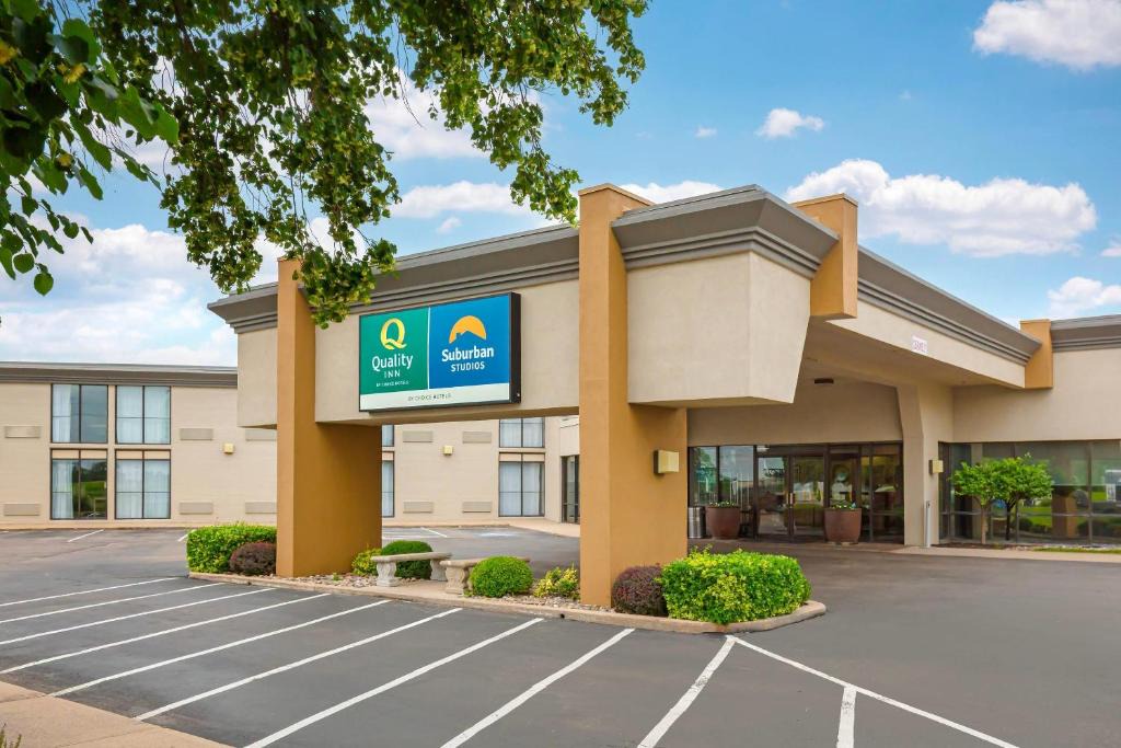 Grand Island Hotel | Quality Inn and Conference Center I-80 Grand Island