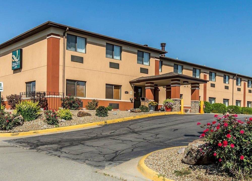 Cedar Rapids Hotel | Quality Inn at Collins Road - Cedar Rapids
