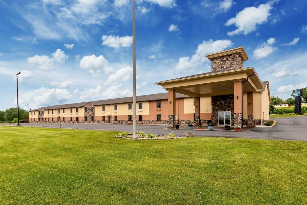 Newton Hotel | Quality Inn Newton