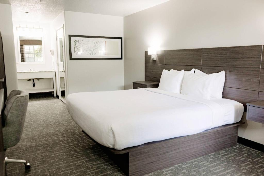 Lathrop Hotel | Quality Inn & Suites Lathrop
