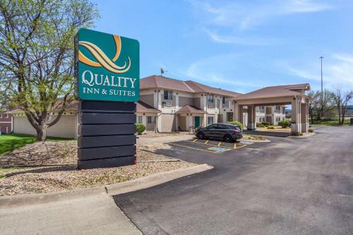 Chalco Hotel | Quality Inn & Suites Omaha Chalco