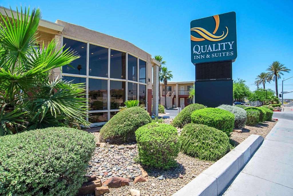 Youngtown Hotel | Quality Inn & Suites Phoenix NW - Sun City