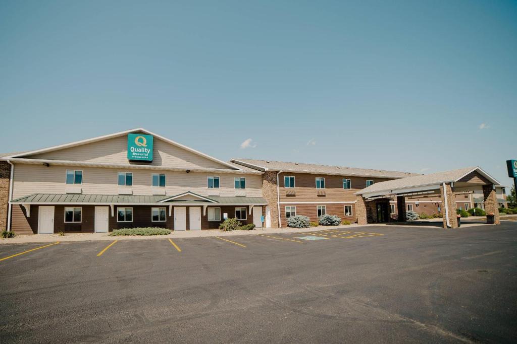 Watertown Hotel | Quality Inn & Suites Watertown near Prairie Lakes Ice Arena