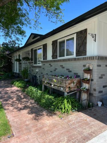 Eagle House | Quiet 3BR Home in Eagle - Work-Friendly & Peaceful