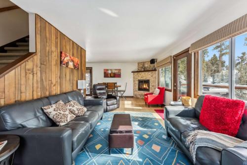 Breckenridge House | Quiet Alpine Escape With Hot Tub & Deck