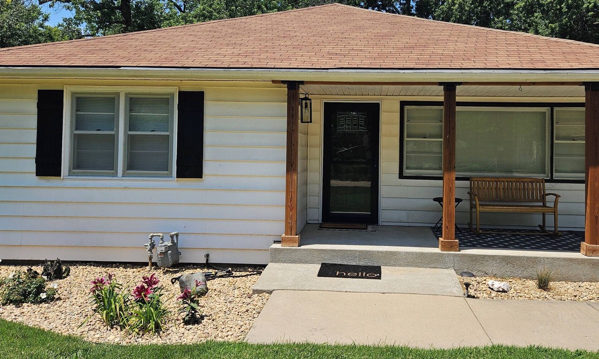 Topeka House | Quiet Centrally Located Close to Wasburn Private Drive