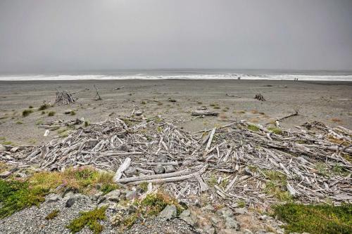 Gold Beach House | Quiet Waterfront Escape w/Hot Tub & Beach Access!
