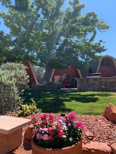Oak Creek Resort | Red Agave Resort