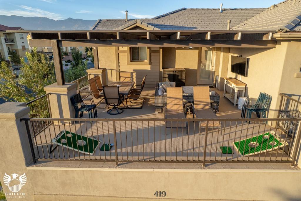 Hurricane House | RedHills Retreat Near Zion Golf Pool Spa Access