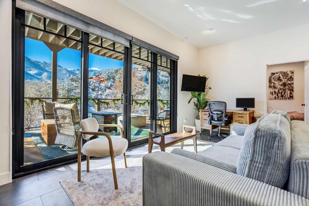 Manitou Springs Historic District Apartment | Redstone Terrace Scenic Mountain View Retreat