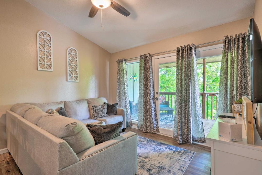 Notch Estates House | Reeds Spring Condo Near Aquarium at the Boardwalk!