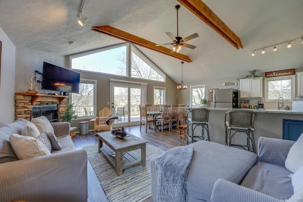Kimberling City House | Reeds Spring Retreat w/Lakeview Deck + Grill