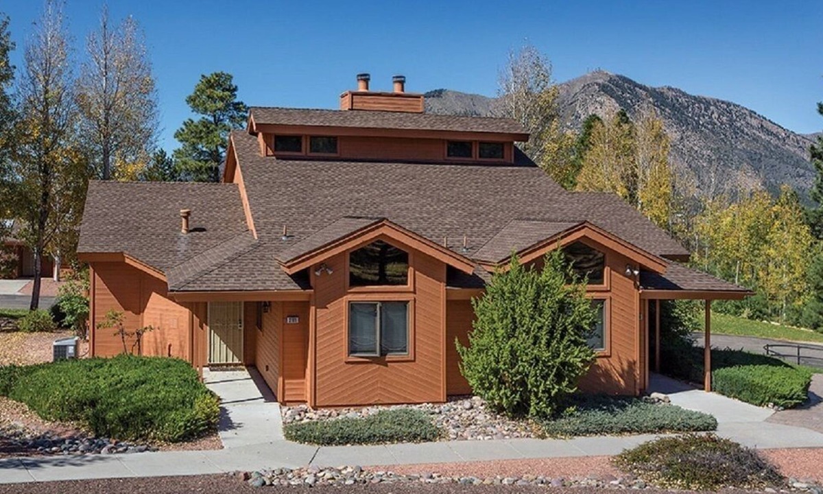 Flagstaff Resort | Relax & cool off in a 2Bed 2Bath, Full Kitchen & dining area, W/D golf nearby.