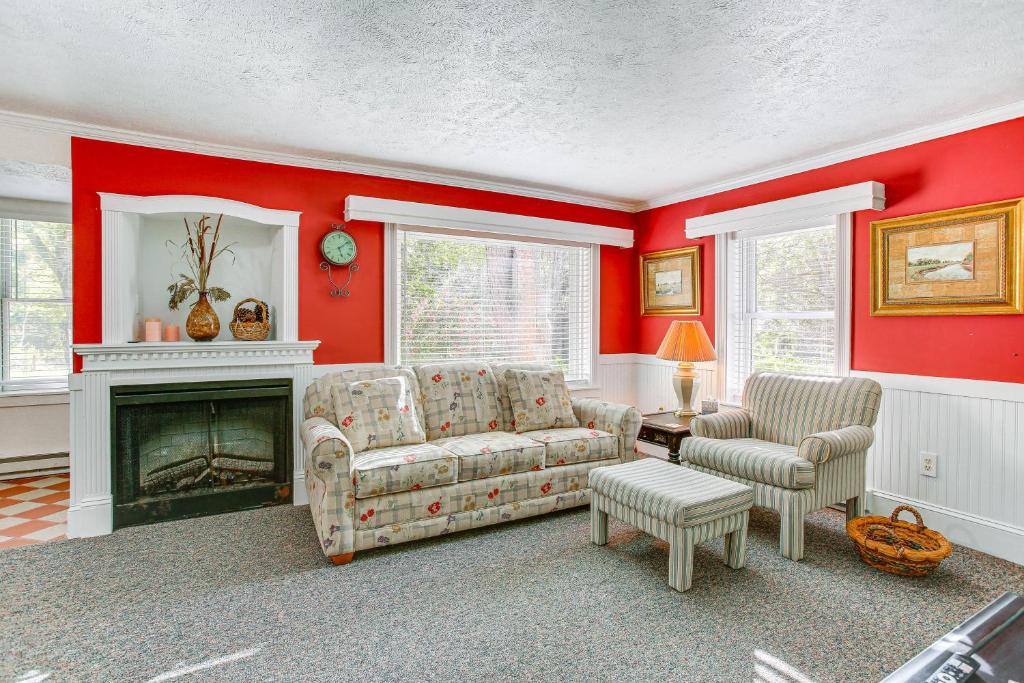 Frankfort Apartment | Relax Fireside! Frankfort Apt Near Dtwn & Beaches