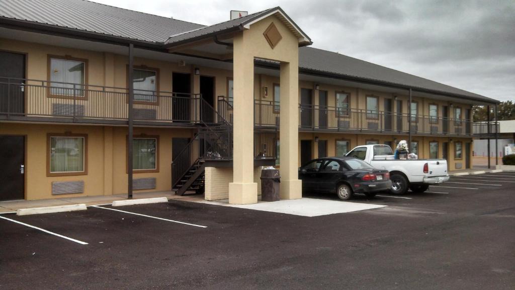 Shell Lake Hotel | Relax Inn Heth