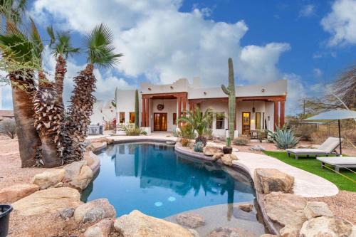 County Island House | Relaxing 3BR Haven with Pool and BBQ for Family Time